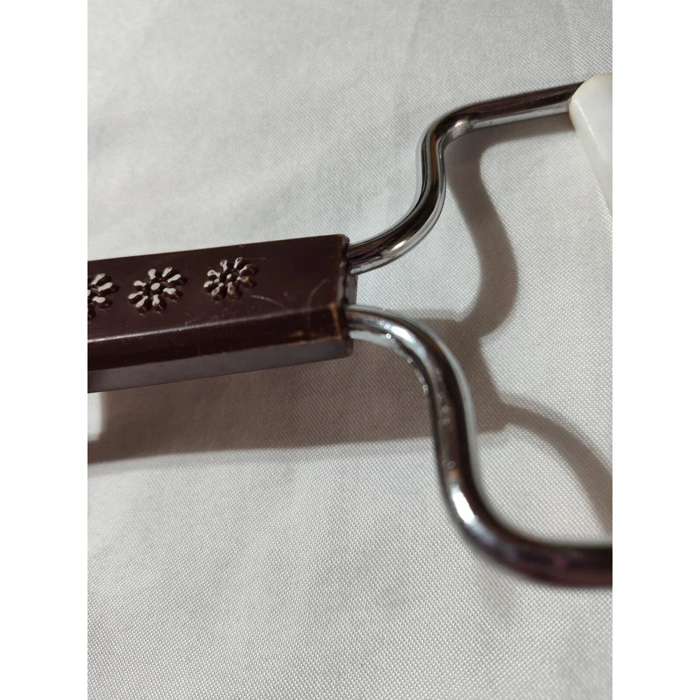Travco brown daisy cheese slicer movie prop MCM FLAWS
